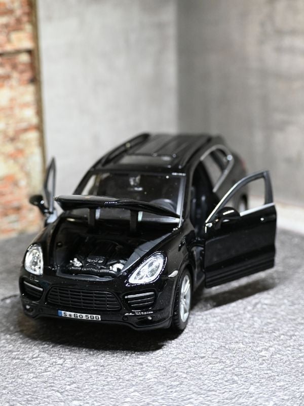 PORSCHE CAYANNE TURBO SİYAH 1:24 MODEL ARABA
