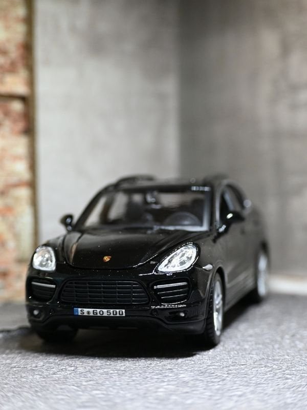 PORSCHE CAYANNE TURBO SİYAH 1:24 MODEL ARABA