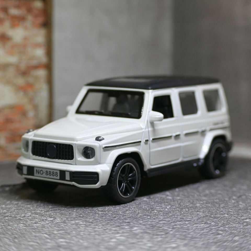 MERCEDES G900 METAL OYUNCAK ARABA BEYAZ 1:32