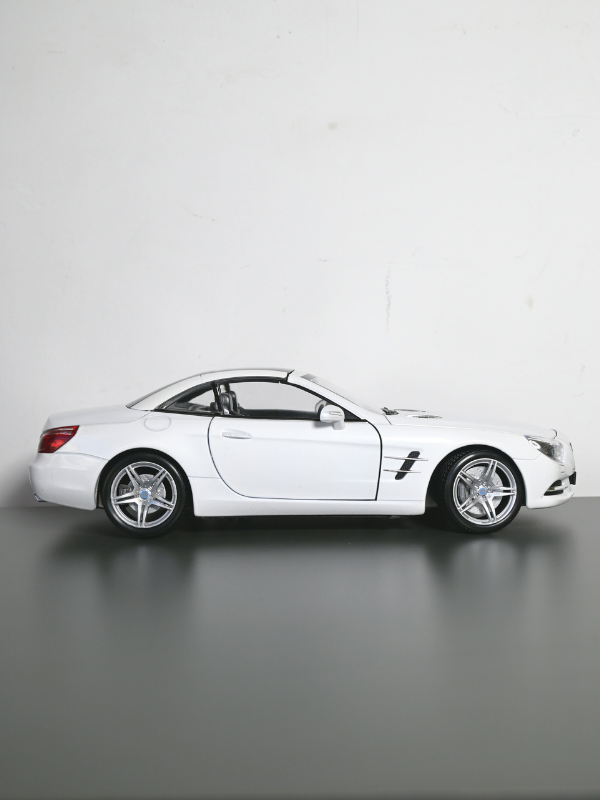 Mercedes Benz SL500 1:18 Metal Model Araç