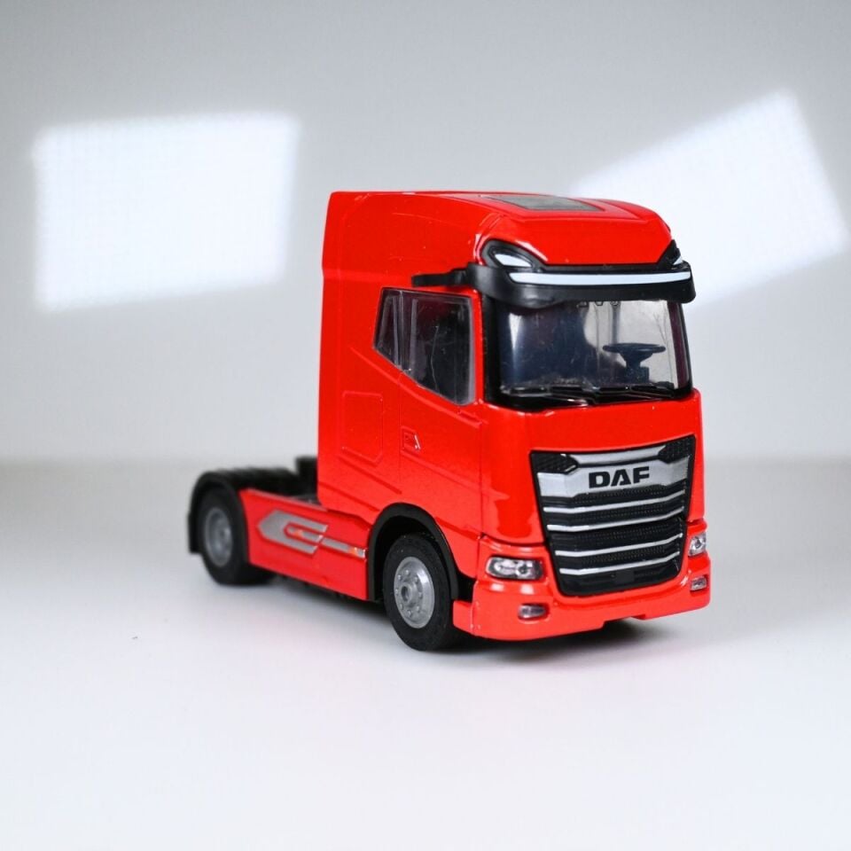 Daf Metal Taşıyıcı Tır - 1:36 Ölçek Işıklı ve Sesli - Kırmızı - Kişiye Özel Plakalı
