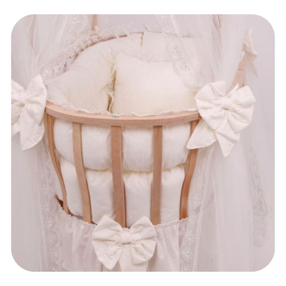 CDS-75 Bebekonfor Krem Fransız Dantel Uyku Set Doğal Ahşap Çatılı Sepet Beşik