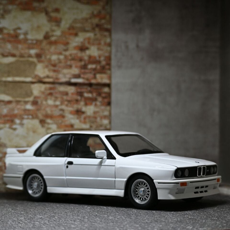 BMW M3 METAL ARABA 1:24 BEYAZ