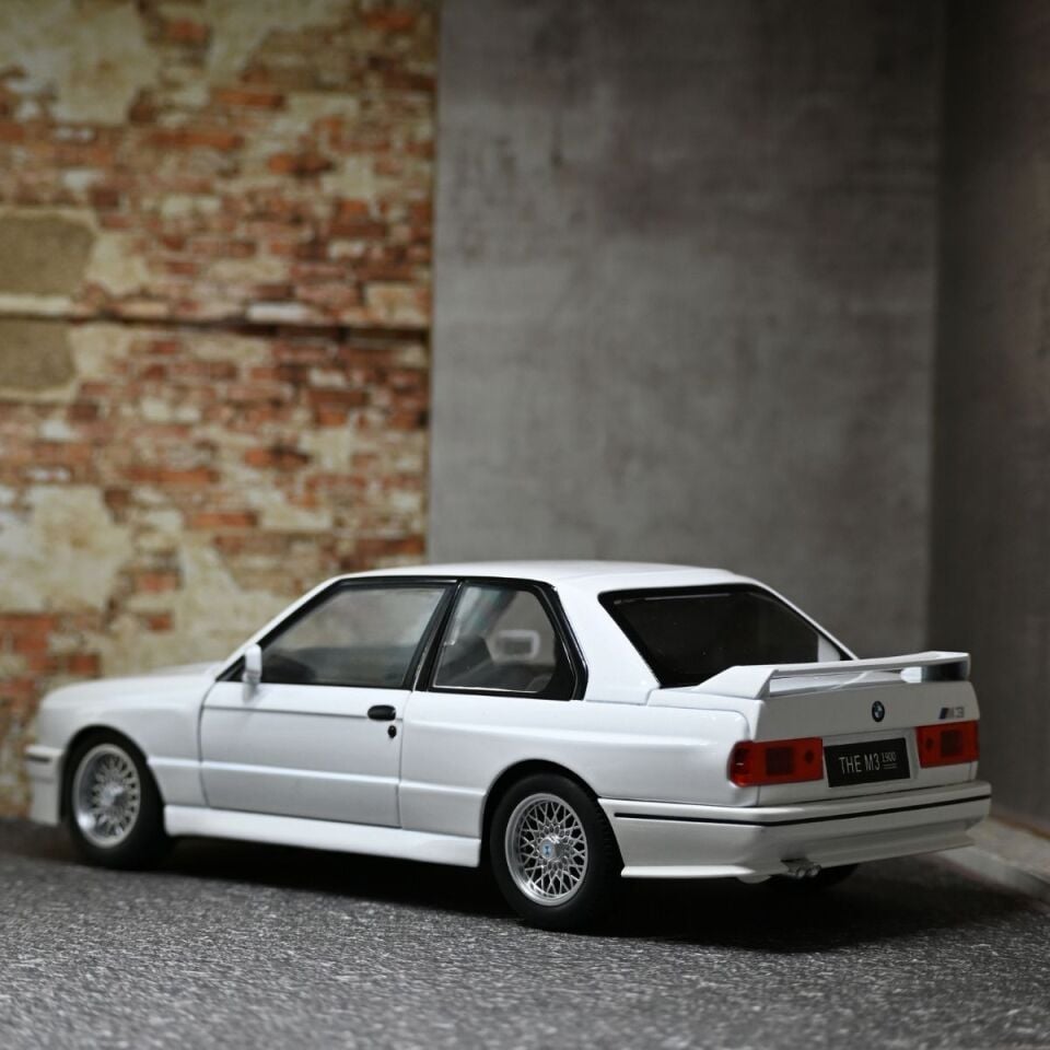 BMW M3 METAL ARABA 1:24 BEYAZ