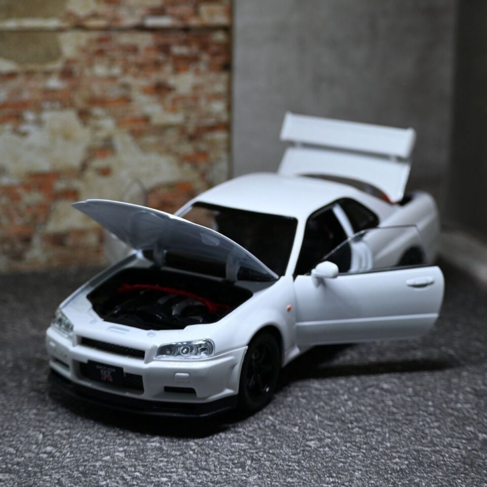 NİSSAN SKYLİNE METAL ARABA BEYAZ