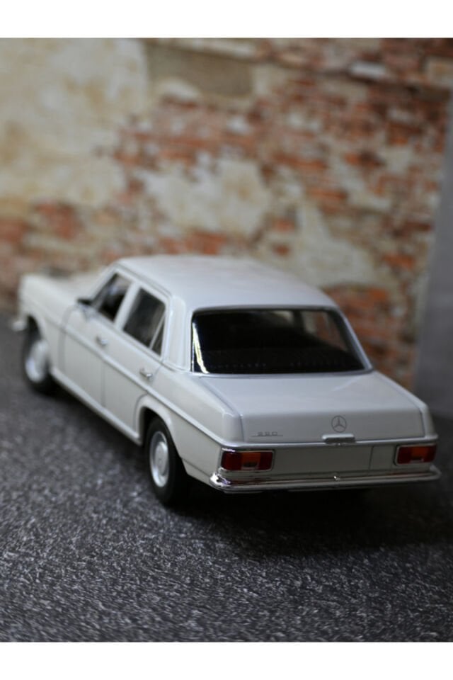 MERCEDES E220 METAL ARABA 1:24 BEYAZ