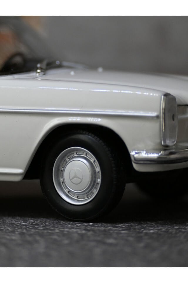 MERCEDES E220 METAL ARABA 1:24 BEYAZ