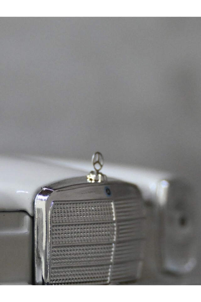 MERCEDES E220 METAL ARABA 1:24 BEYAZ