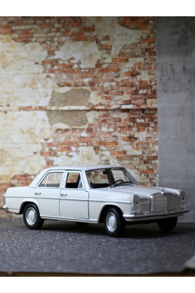 MERCEDES E220 METAL ARABA 1:24 BEYAZ