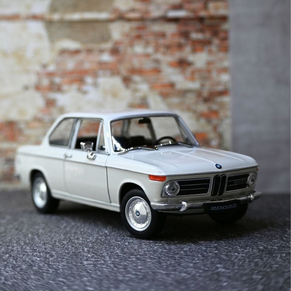 Bmw 2002 Ti Metal Model Araba 1:24 Ölçek Beyaz