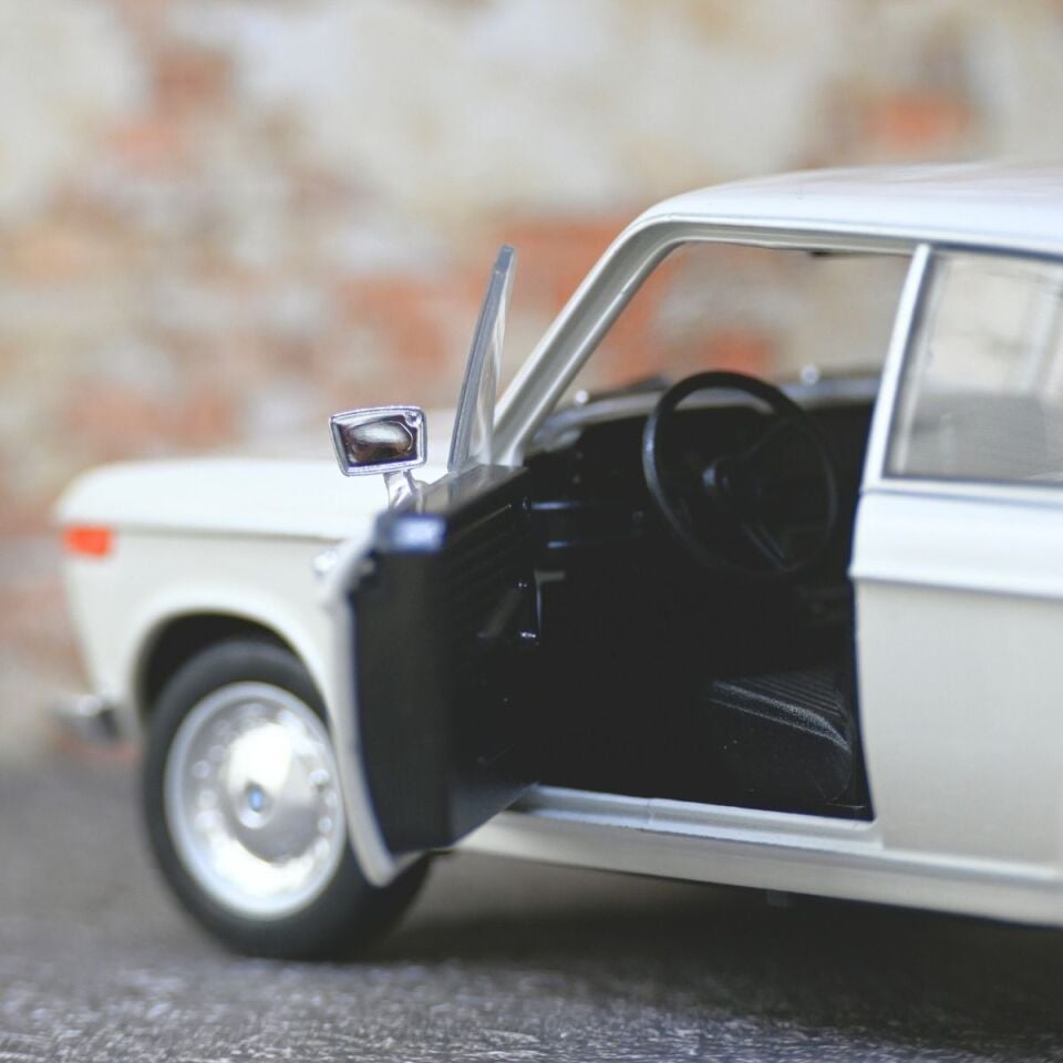 BMW 2002Tİ METAL ARABA 1:24 BEYAZ