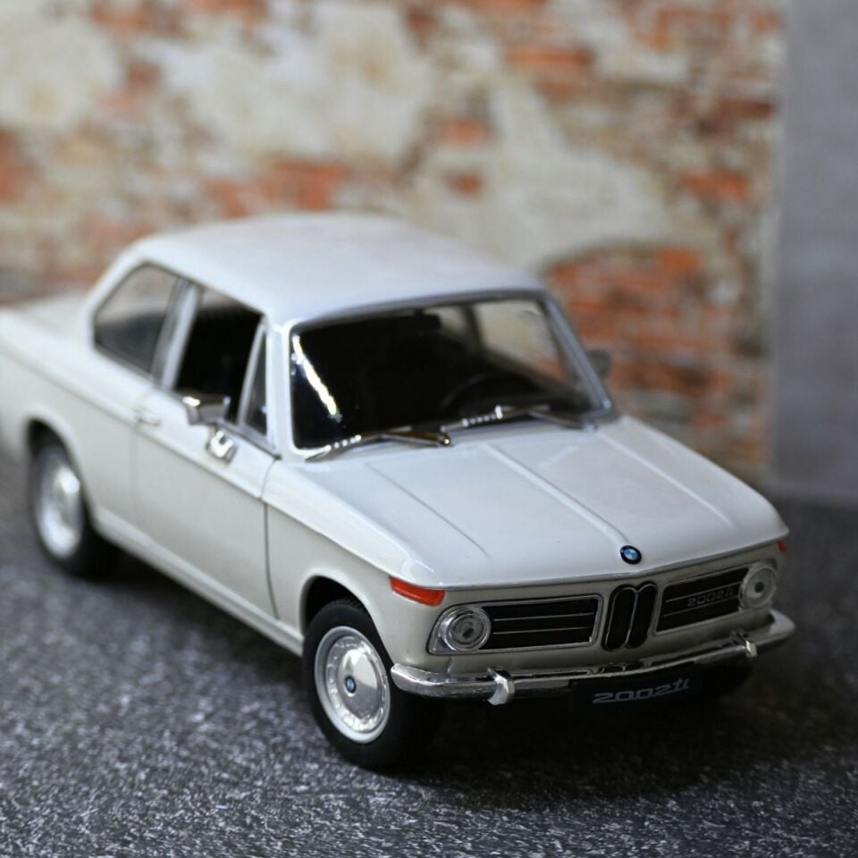 BMW 2002Tİ METAL ARABA 1:24 BEYAZ