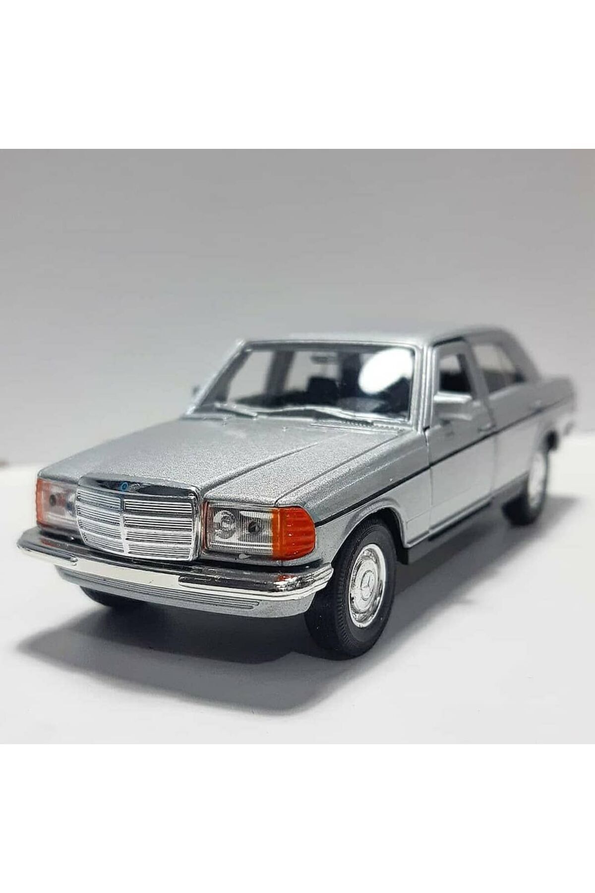 1.36 ÖLÇEK WELLY MARKA LİSANSLI MERCEDES BENZ W123
