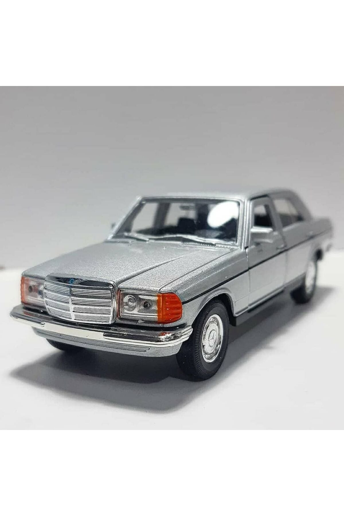1.36 ÖLÇEK WELLY MARKA LİSANSLI MERCEDES BENZ W123