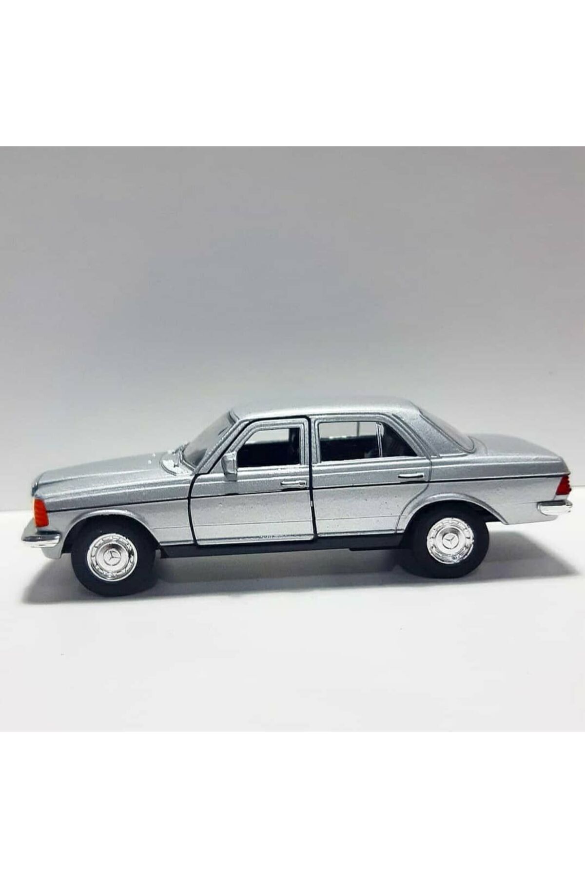 1.36 ÖLÇEK WELLY MARKA LİSANSLI MERCEDES BENZ W123