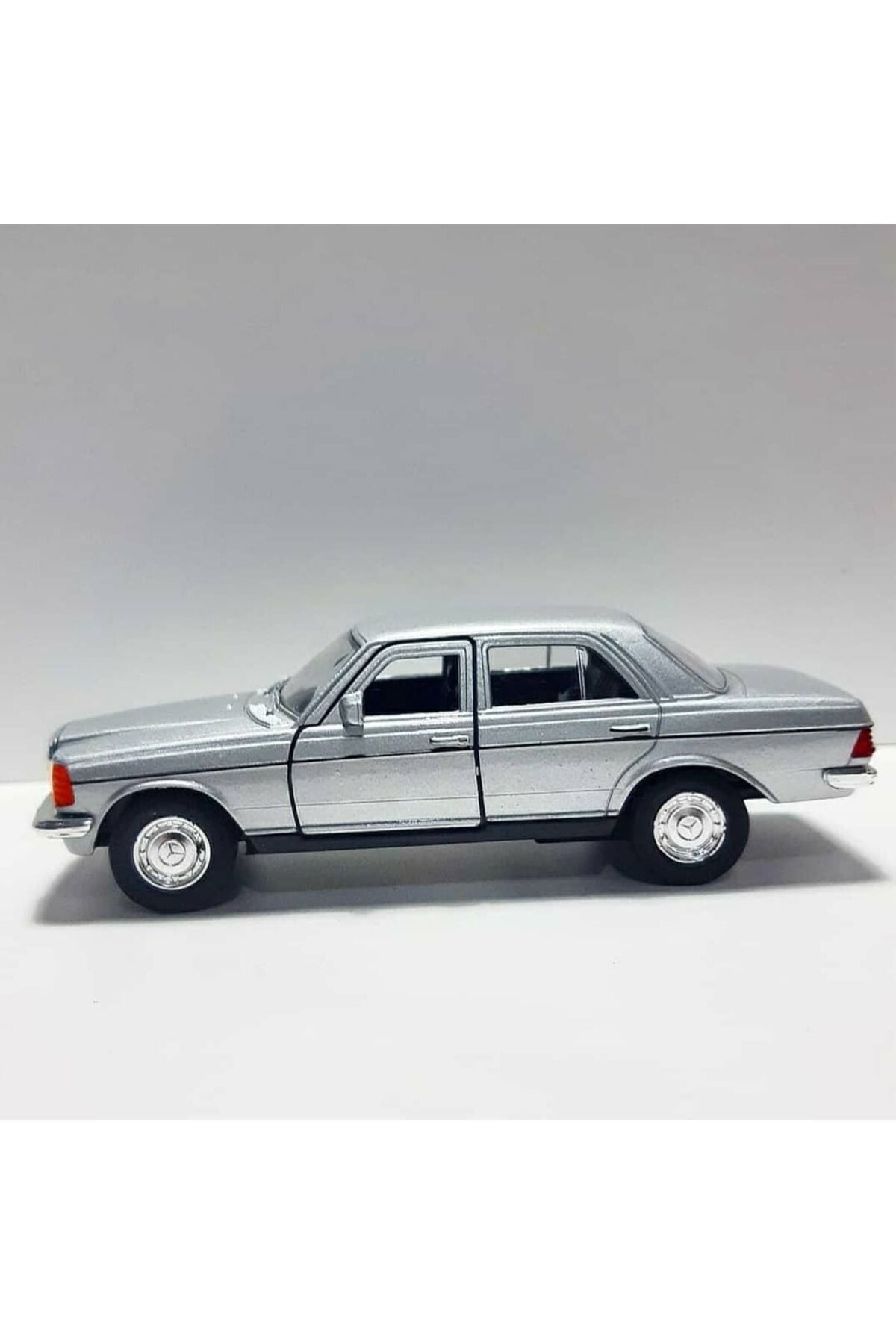 1.36 ÖLÇEK WELLY MARKA LİSANSLI MERCEDES BENZ W123