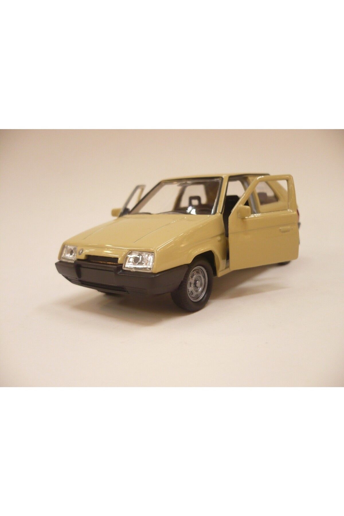 Skoda Favorit Mavi Renk Metal Model Çek Bırak Arab