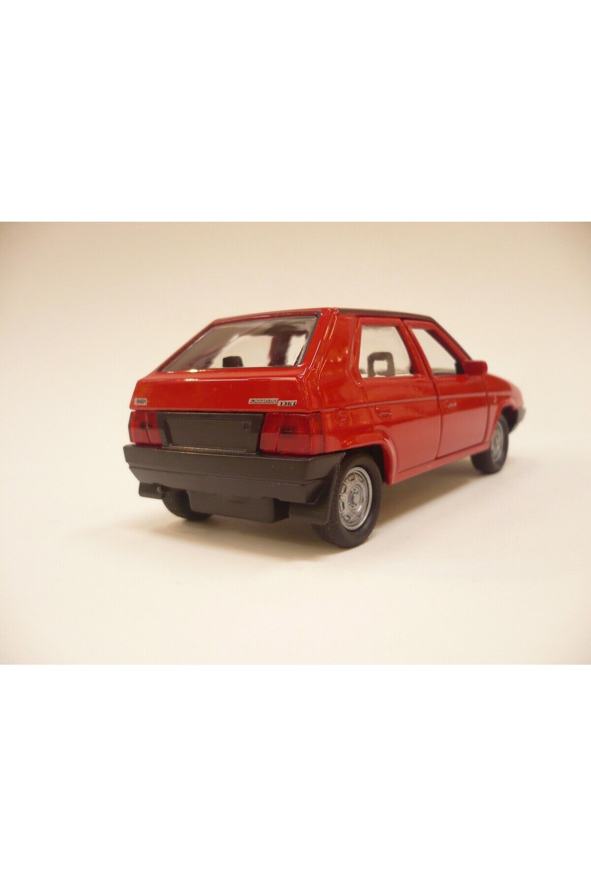 Skoda Favorit Mavi Renk Metal Model Çek Bırak Arab