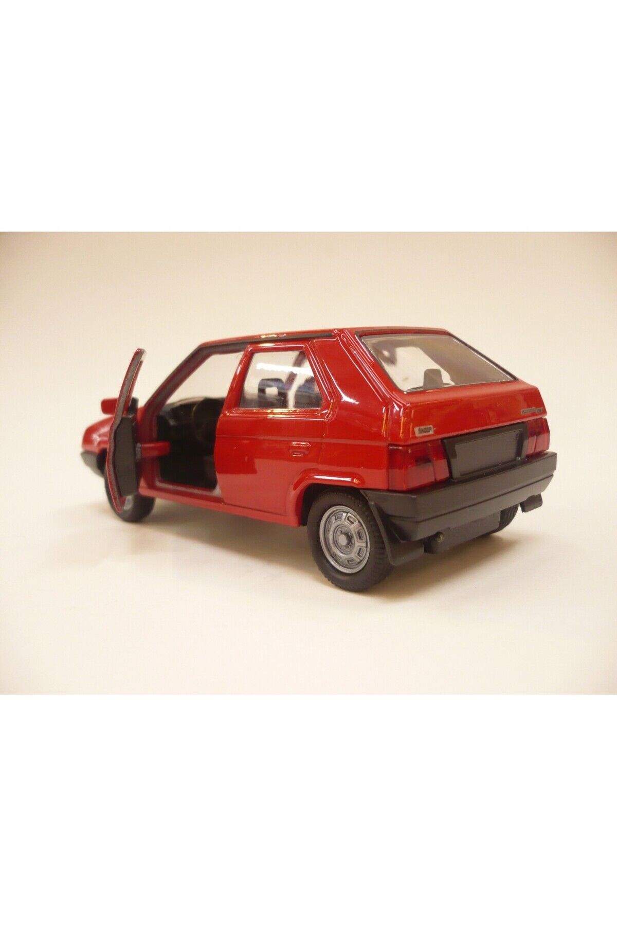 Skoda Favorit Mavi Renk Metal Model Çek Bırak Arab