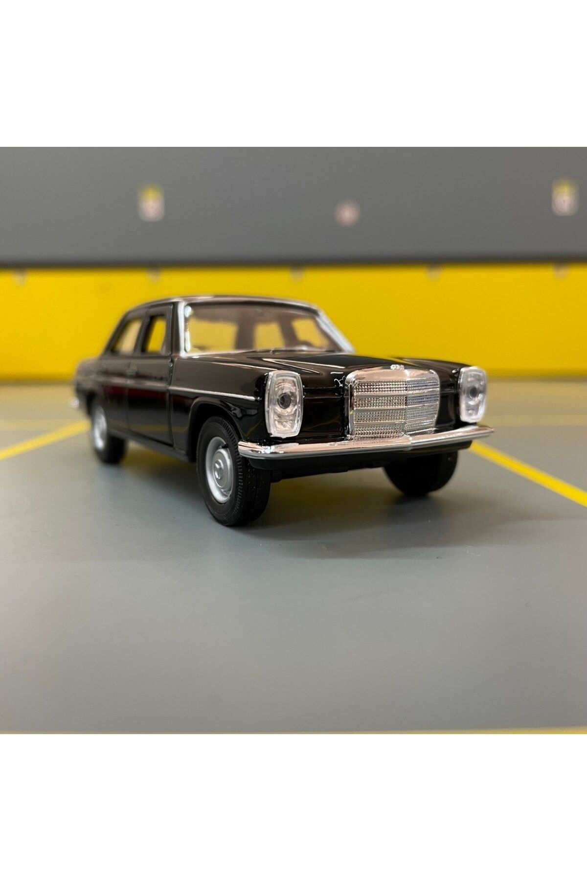 Mercedes-benz 220 W115 1/36 Ölçek Diecast SİYAH