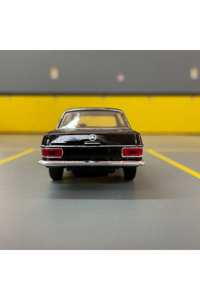 Mercedes-benz 220 W115 1/36 Ölçek Diecast SİYAH