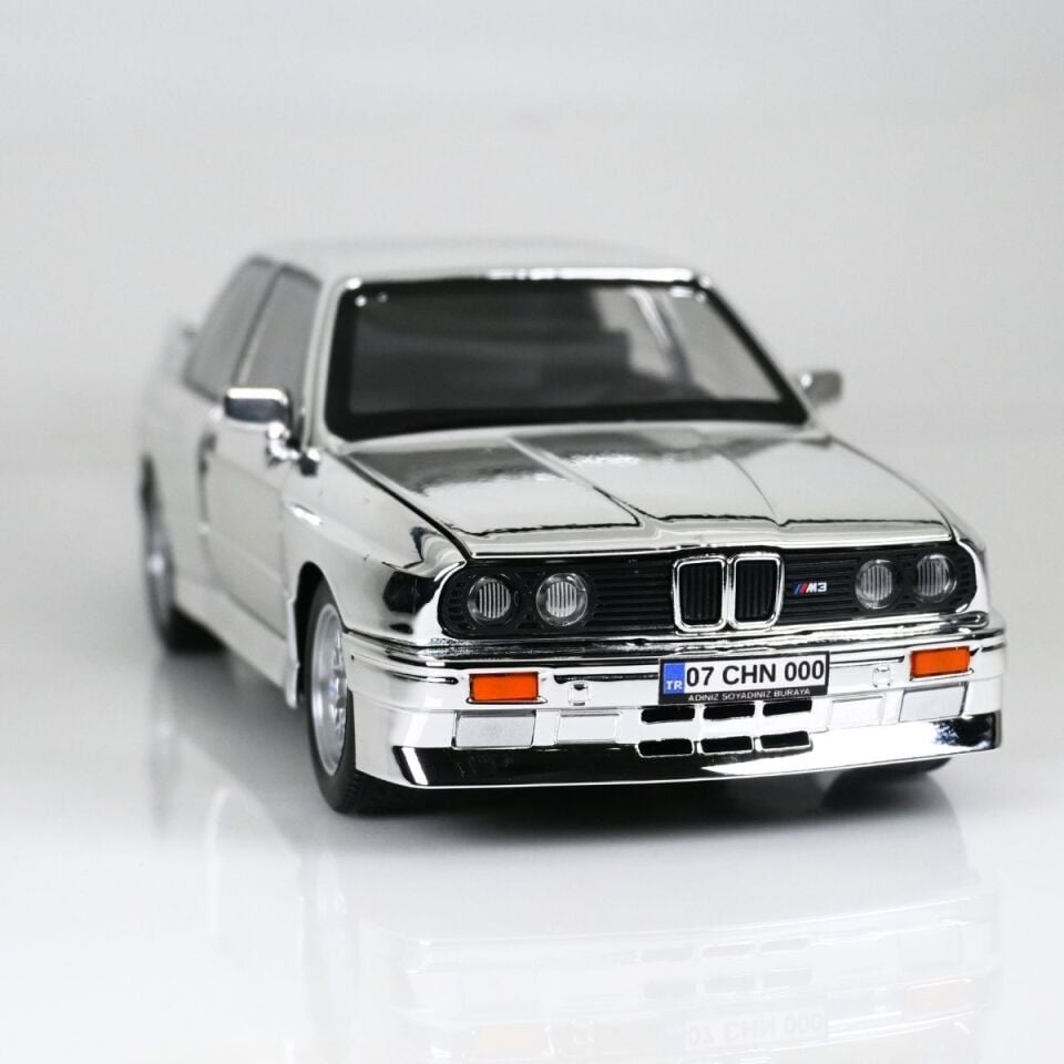 Bmw M3 E30 Gümüş Model Araba 1:24 - Kişiye Özel Plakalı