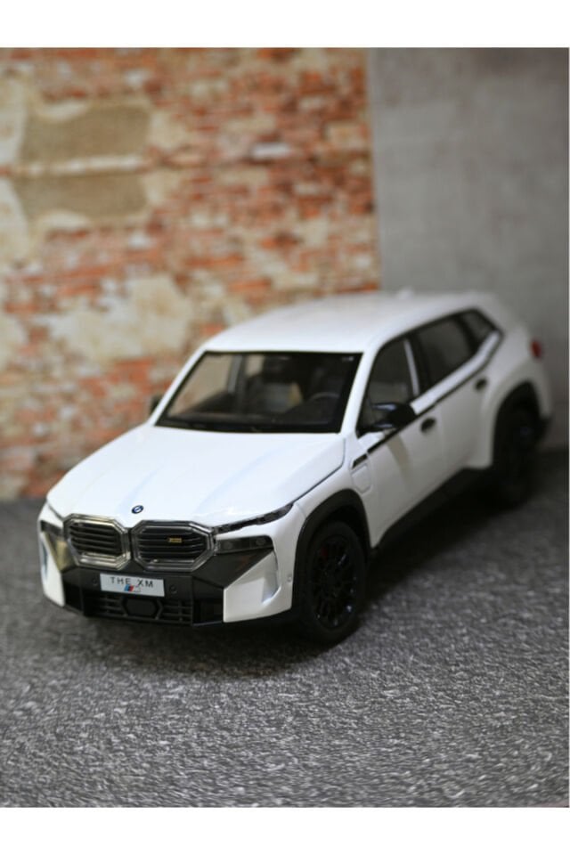 BMW XM BEYAZ 1:24 METAL ARABA