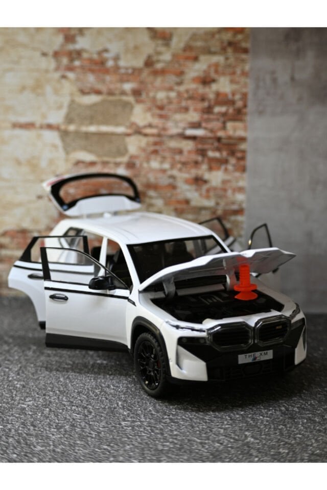 BMW XM BEYAZ 1:24 METAL ARABA