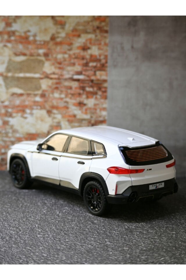 BMW XM BEYAZ 1:24 METAL ARABA