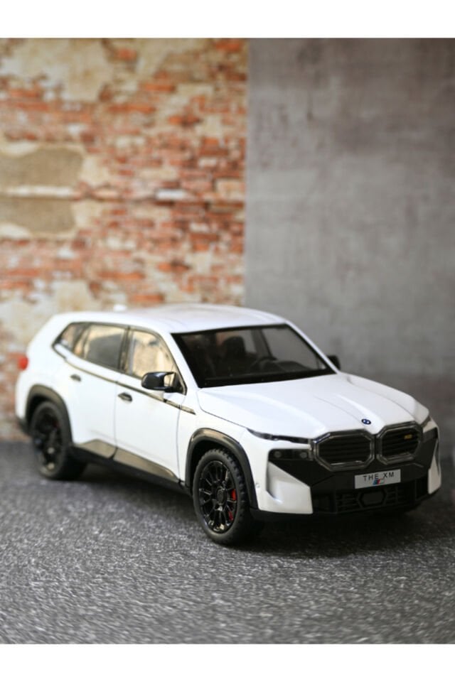 BMW XM BEYAZ 1:24 METAL ARABA