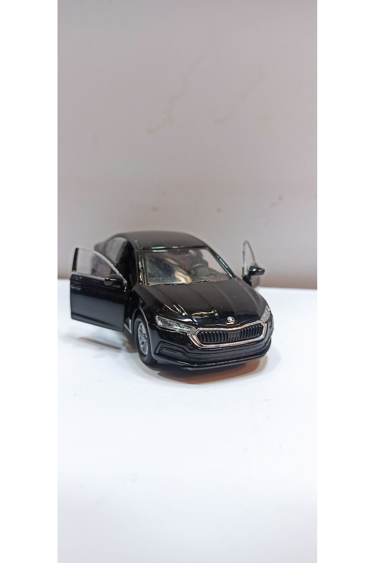 SKODA OCTAVİA 1:36 ÖLÇEK PLAKASIZ SİYAH