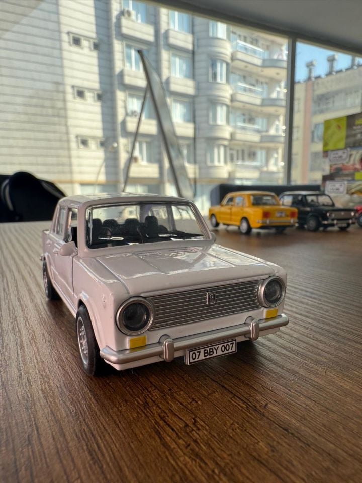 Murat 124 Kişiye Özel Plakalı Metal Oyuncak Araba - Işıklı Ve Sesli