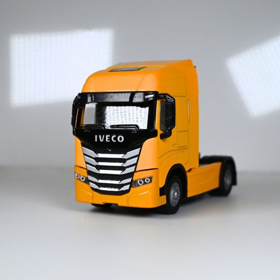 İveco Metal Taşıyıcı Tır - 1:36 Ölçek Işıklı Ve Sesli - Sarı - Kişiye Özel Plakalı