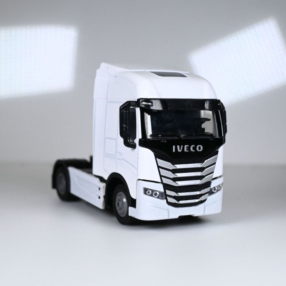 İveco Taşıyıcı Tır - 1:36 Ölçek İveco Metal Oyuncak - Beyaz - Kişiye Özel Plakalı