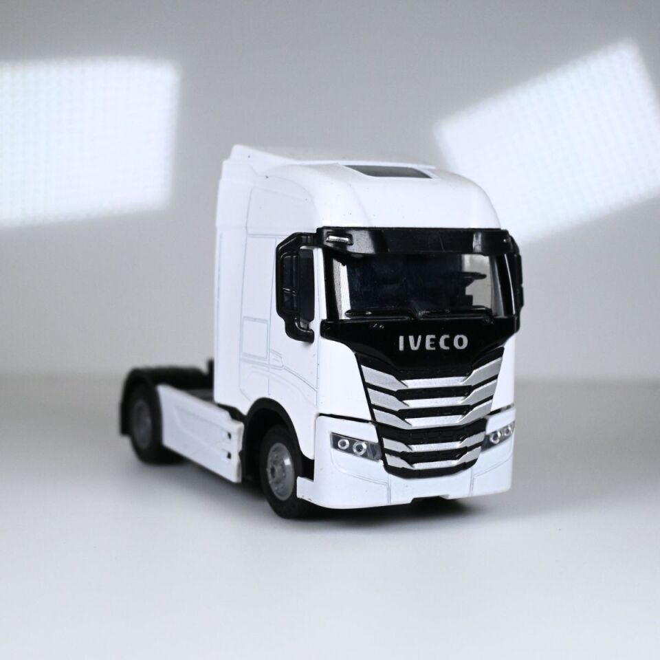 İveco Taşıyıcı Tır - 1:36 Ölçek İveco Metal Oyuncak - Beyaz - Kişiye Özel Plakalı