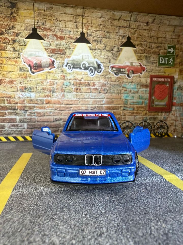 Bmw E30 Metal Araba - Çek Bırak Işıklı Ve Sesli Oyuncak Araba