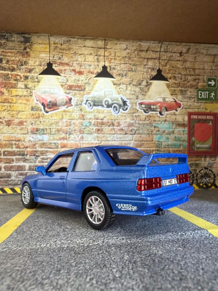 Bmw E30 Metal Araba - Çek Bırak Işıklı Ve Sesli Oyuncak Araba