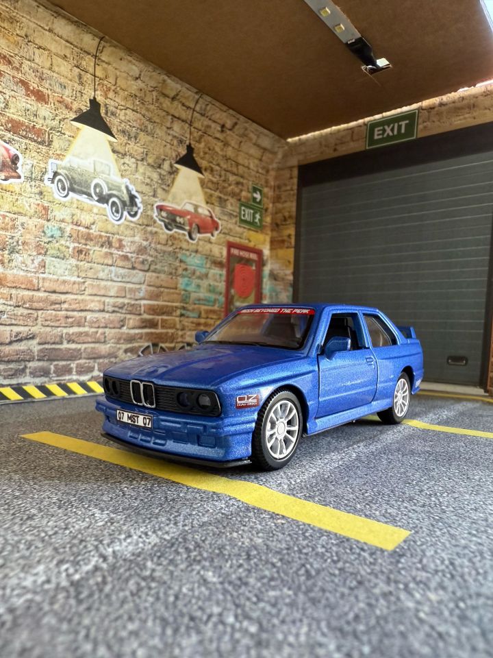 Bmw E30 Metal Araba - Çek Bırak Işıklı Ve Sesli Oyuncak Araba