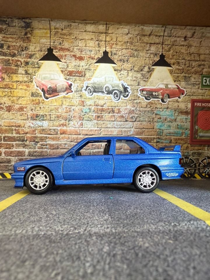 Bmw E30 Metal Araba - Çek Bırak Işıklı Ve Sesli Oyuncak Araba